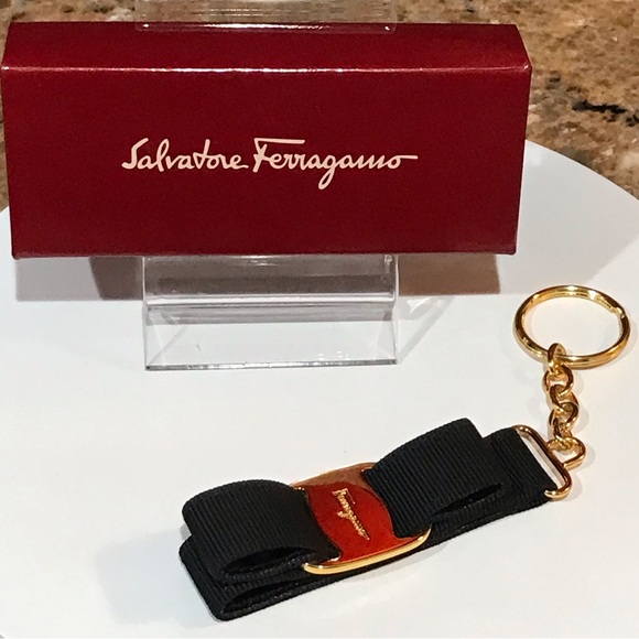 Salvatore Ferragamo Vara Ribbon Key Ring/ Bag Charm- NIB❤️🔥😍 - Picture 15 of 17